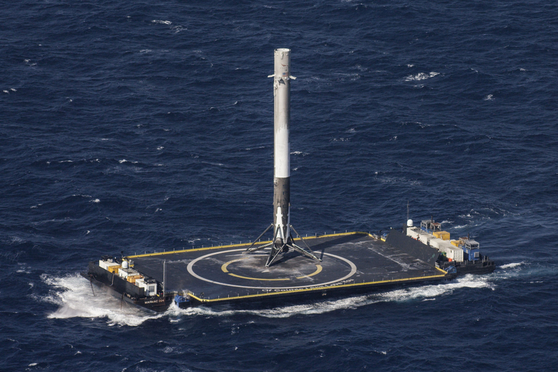 Illustration for article titled Por fin tenemos las fotos en primer plano del histórico aterrizaje de SpaceX sobre el mar